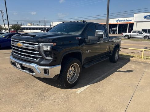 Used 2024 Chevrolet Silverado 2500 LTZ w/ LTZ Premium Texas Edition AWD/4WD image 9