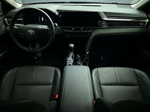 Used 2025 Toyota Camry XLE image 4