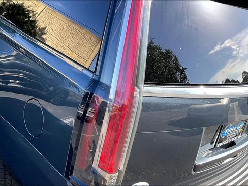 Used 2019 Cadillac Escalade ESV Premium Luxury image 29