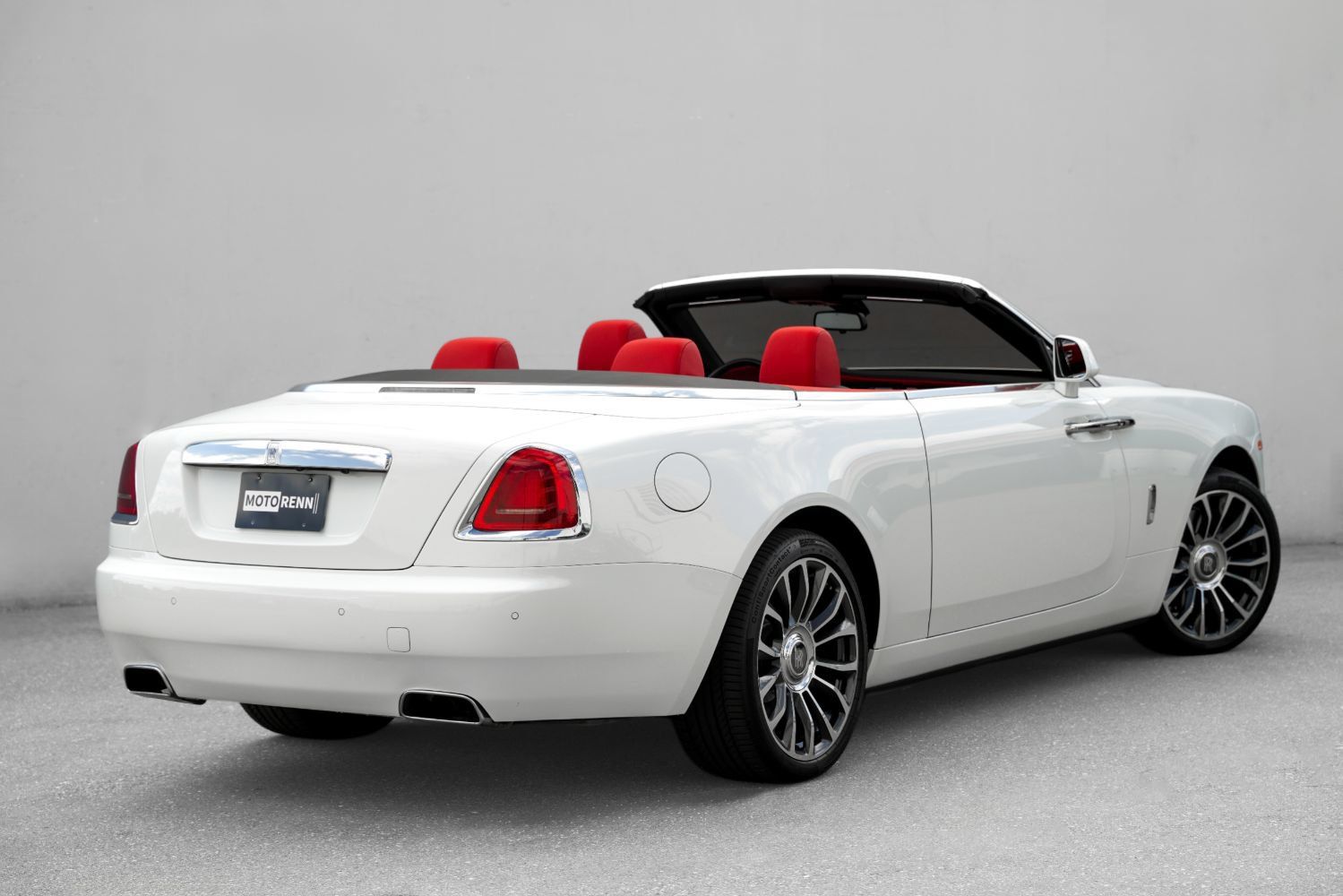 Used 2018 Rolls-Royce Dawn RWD image 3