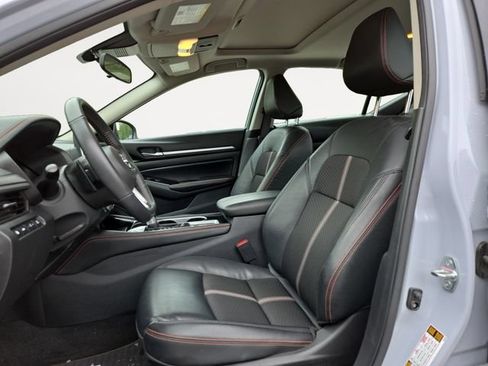 Used 2025 Nissan Altima 2.5 SR AWD/4WD image 11
