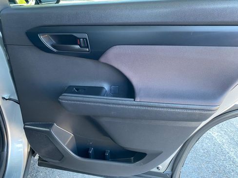 Used 2024 Toyota Highlander LE FWD image 41