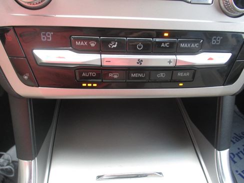 Used 2021 Ford Explorer XLT w/ Equipment Group 202A AWD/4WD image 24