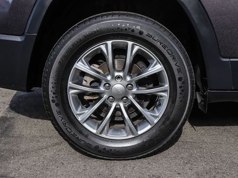 Used 2019 Jeep Cherokee Latitude Plus FWD image 11