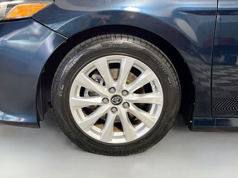 Used 2018 Toyota Camry LE FWD image 14