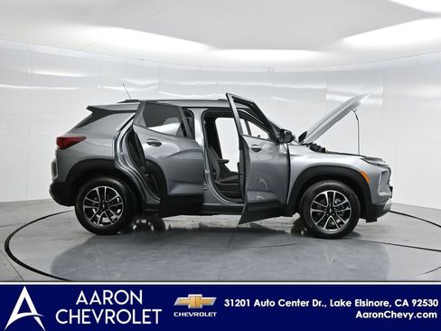 New 2025 Chevrolet TrailBlazer LT w/ Convenience Package image 3