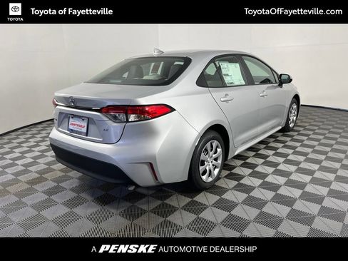 Used 2026 Toyota Corolla LE FWD image 5