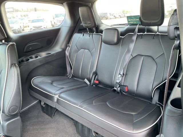 Used 2026 Chrysler Pacifica Limited FWD image 14