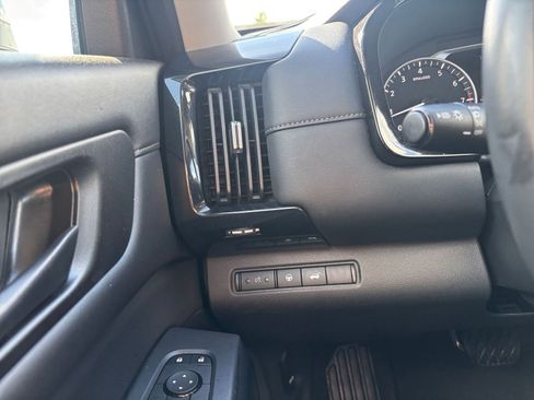 Used 2025 Nissan Pathfinder SV FWD image 37