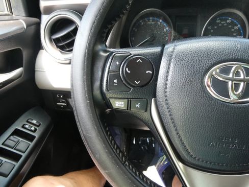 Used 2018 Toyota RAV4 XLE image 10