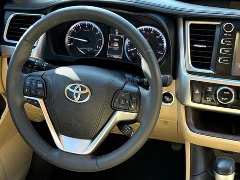 Used 2016 Toyota Highlander XLE FWD image 14