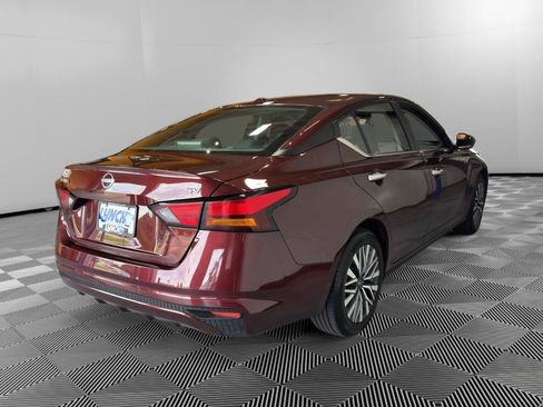 Used 2024 Nissan Altima 2.5 SV FWD image 5