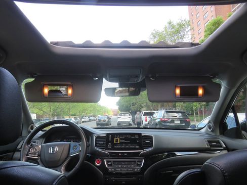 Used 2020 Honda Pilot Touring image 13