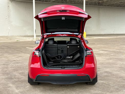Used 2021 Tesla Model Y Long Range AWD/4WD image 33