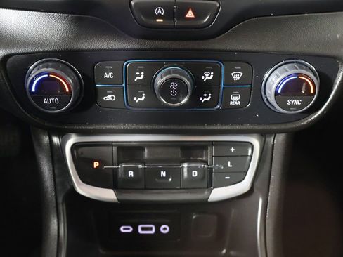 Used 2024 GMC Terrain SLT image 42