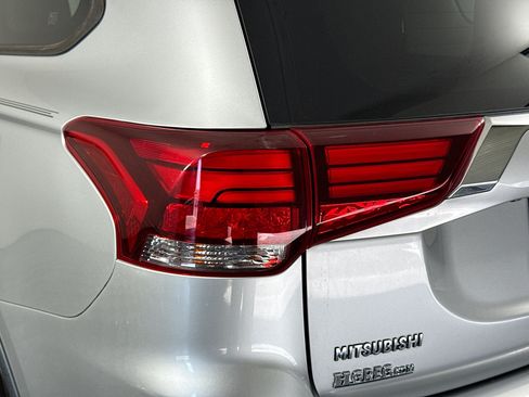 Used 2018 Mitsubishi Outlander ES FWD image 35