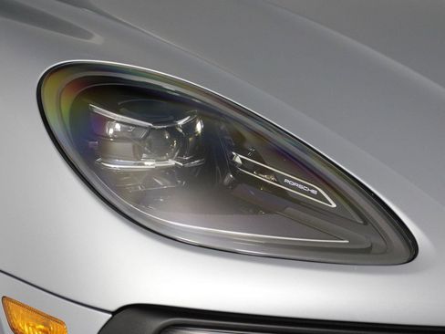 Certified 2026 Porsche Macan AWD/4WD image 28