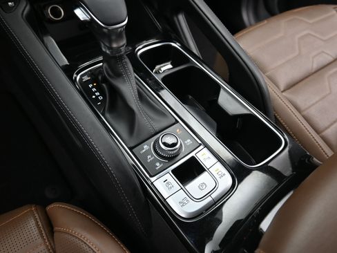 Used 2022 Kia Telluride SX w/ SX Prestige Package image 15