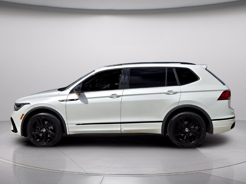 Certified 2023 Volkswagen Tiguan SE R-Line FWD image 3