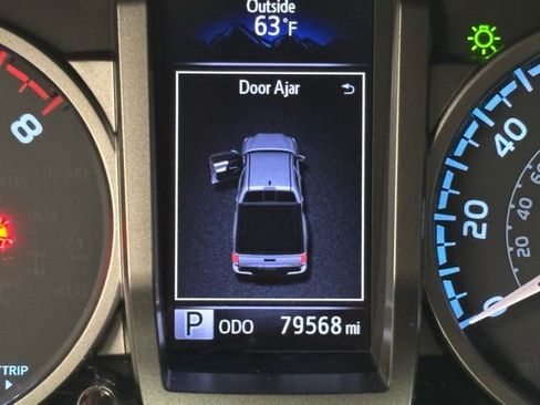 Used 2016 Toyota Tacoma Limited w/ Towing Package image 23