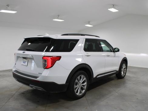 Used 2020 Ford Explorer XLT w/ Equipment Group 202A image 9