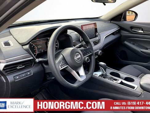 Used 2025 Nissan Altima 2.5 SV image 16