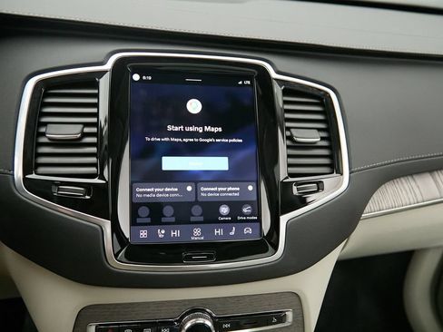 Certified 2024 Volvo XC90 T8 Ultimate AWD/4WD image 32