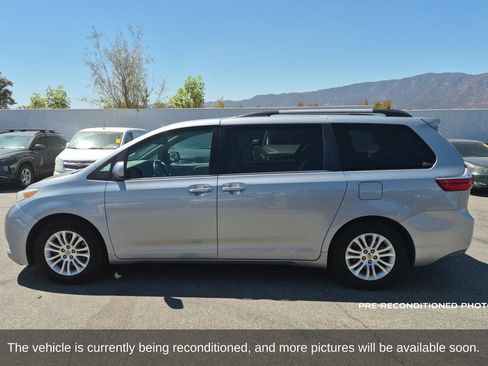 Used 2016 Toyota Sienna XLE FWD image 9