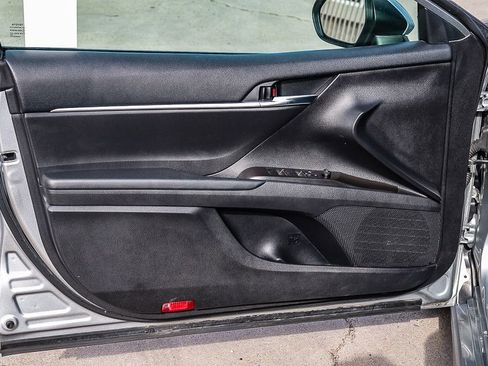 Used 2022 Toyota Camry SE image 21