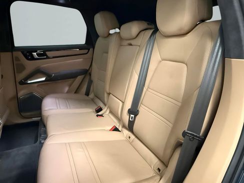 Used 2019 Porsche Cayenne Turbo AWD/4WD image 10