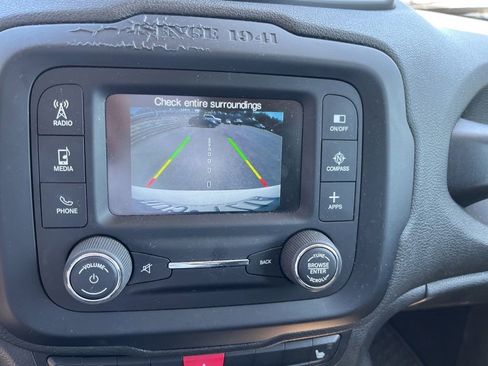 Used 2016 Jeep Renegade Latitude w/ Cold Weather Group FWD image 14