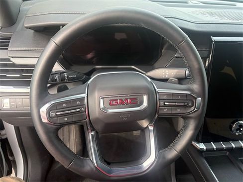 Used 2025 GMC Acadia Elevation image 9