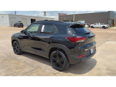 New 2026 Chevrolet TrailBlazer LT w/ Midnight Edition FWD image 6