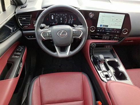 Used 2024 Lexus NX 250 FWD image 4