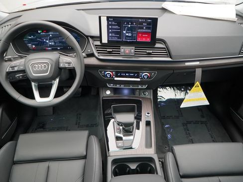Used 2025 Audi Q5 2.0T Premium Plus w/ Premium Plus Package AWD/4WD image 11
