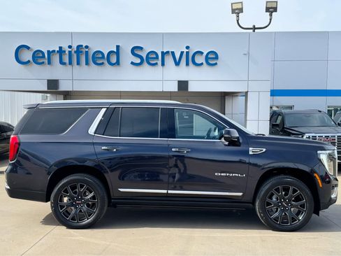 Used 2025 GMC Yukon Denali w/ Denali Reserve Package image 3
