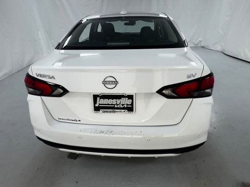 Used 2023 Nissan Versa SV FWD image 4