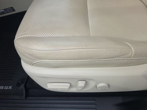 Used 2023 Lexus GX 460 Luxury w/ Sport Design Package AWD/4WD image 18