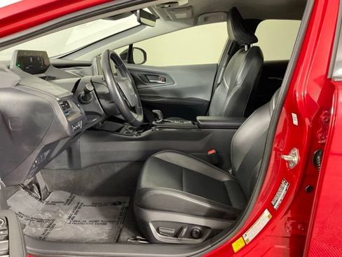 Used 2025 Toyota Prius XLE FWD image 18