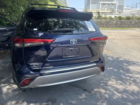 Used 2022 Toyota Highlander Platinum AWD/4WD image 38