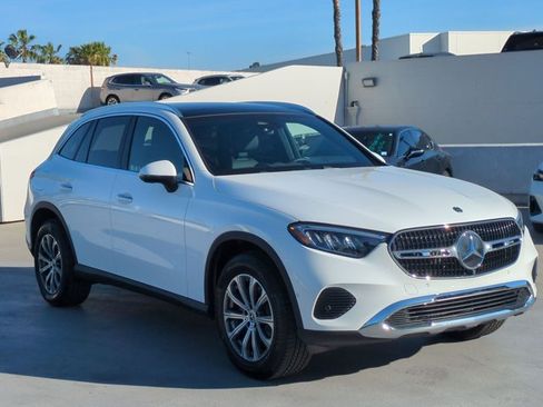 Used 2025 Mercedes-Benz GLC 300 image 3