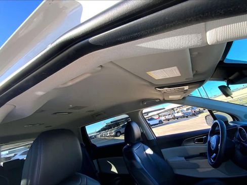 Used 2024 Kia Carnival LX image 12