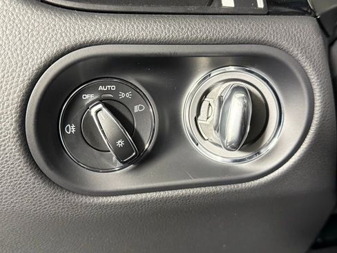 Certified 2026 Porsche Macan AWD/4WD image 35