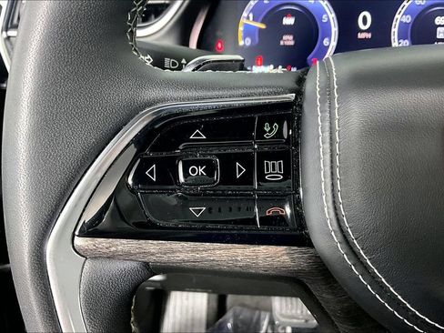 Used 2024 Jeep Grand Cherokee Overland AWD/4WD image 18