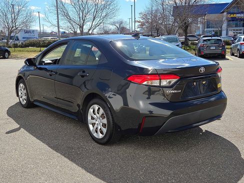 Used 2020 Toyota Corolla LE image 4