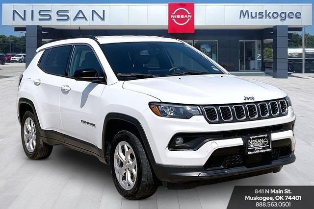 Used 2024 Jeep Compass Latitude AWD/4WD image 1
