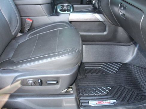 Used 2020 Chevrolet Silverado 2500 LTZ w/ LTZ Texas Edition image 21