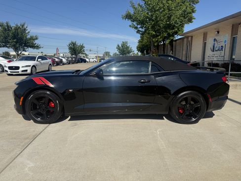 Used 2019 Chevrolet Camaro LT RWD image 4