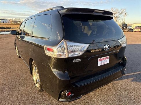Used 2011 Toyota Sienna SE image 5