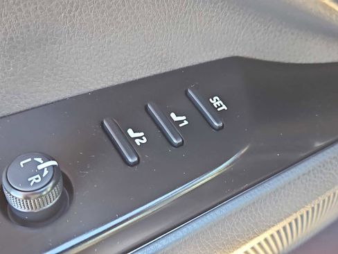 Used 2025 Toyota Camry XLE w/ Premium Package AWD/4WD image 21